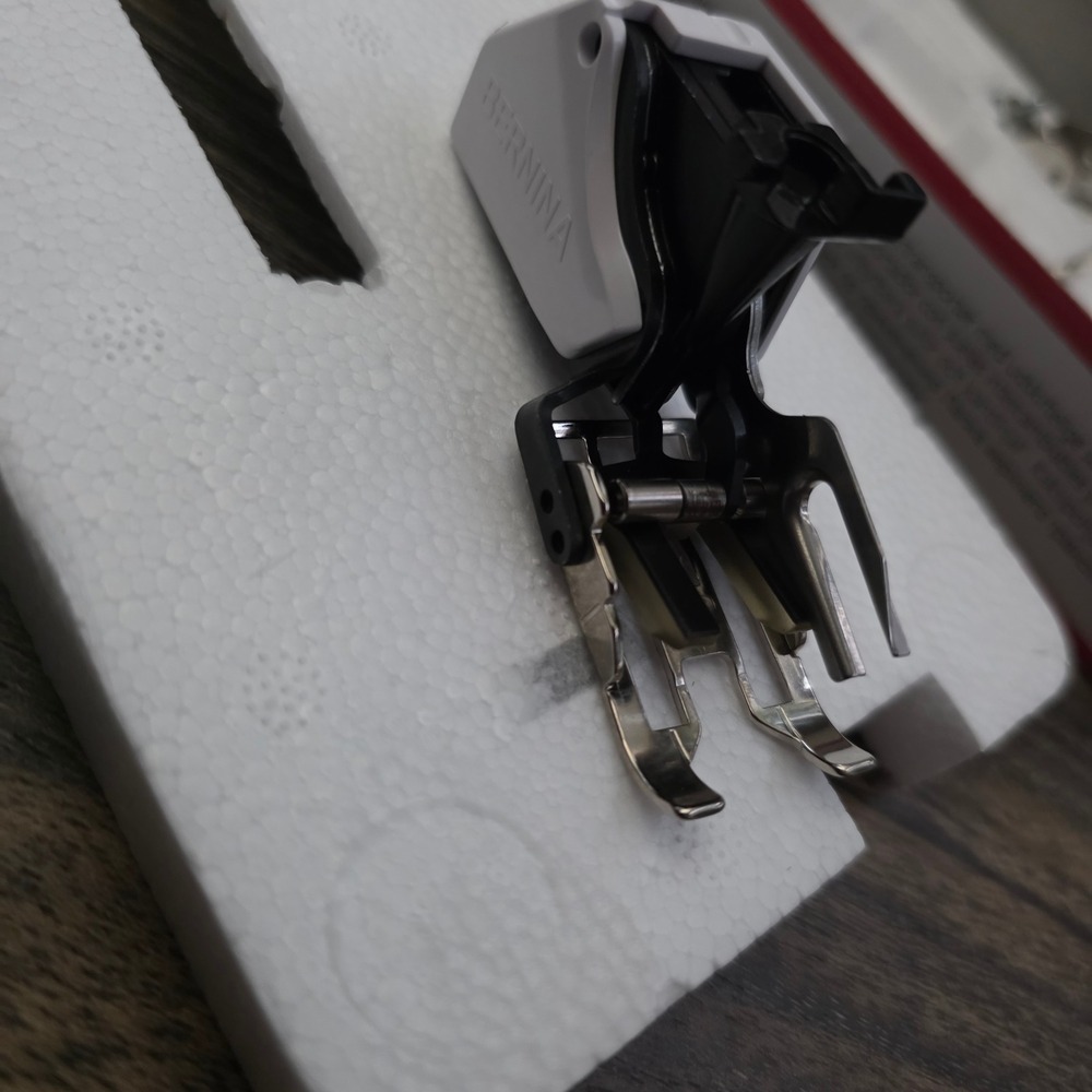 Bernina Three Sole Walking Foot with Seam Guide 008969.72.00 Swiss Made Set - Picture 5 of 10